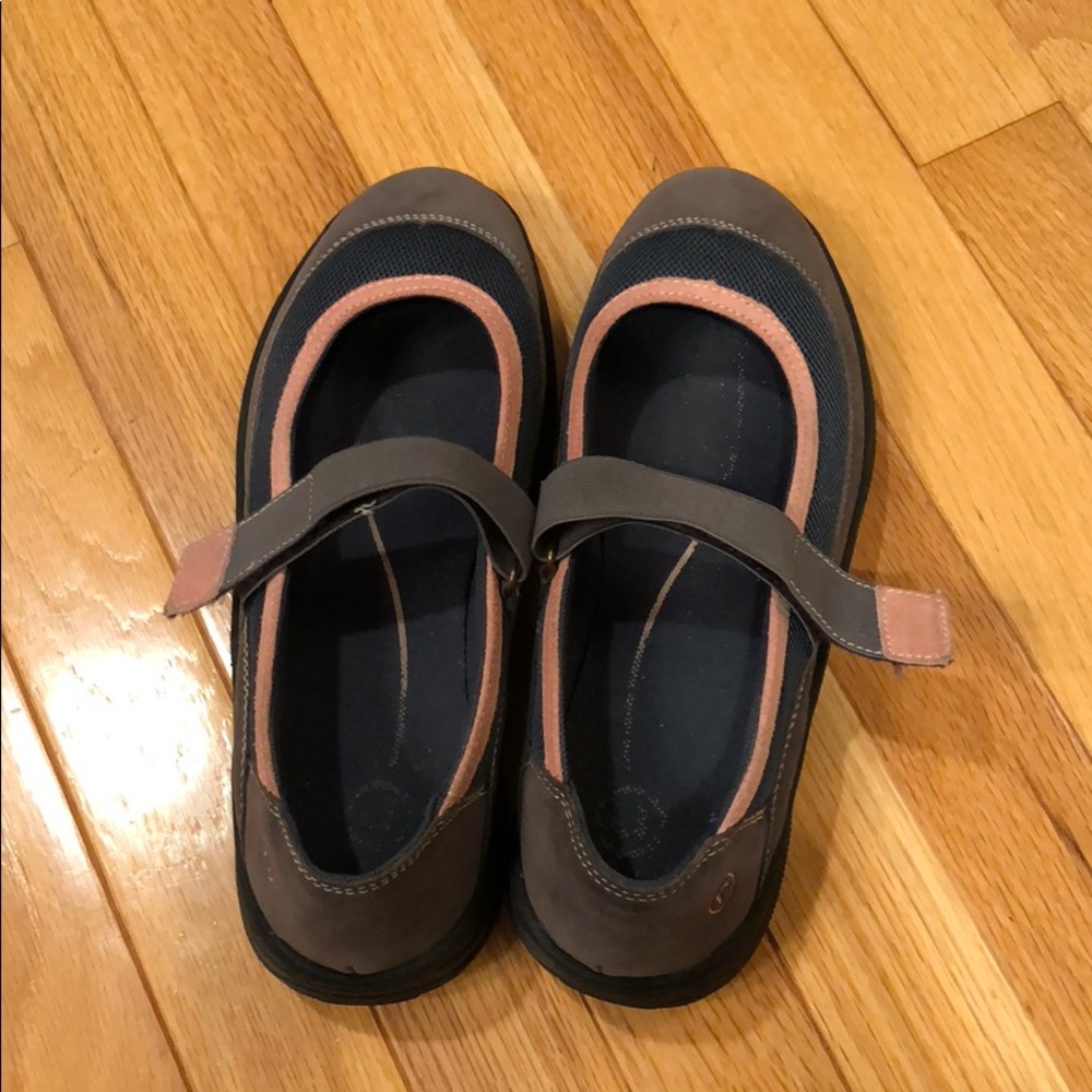 Rockport Mary Jane in gray/blue/pink - Size 7.5